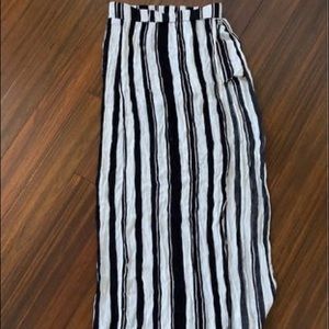 Striped maxi skirt with slit on side
